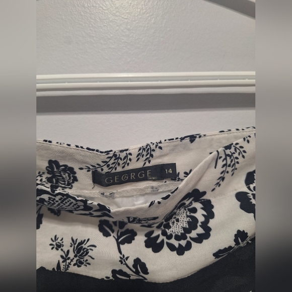 George Size 14 Floral Black and White Skirt Euc - Picture 4 of 4